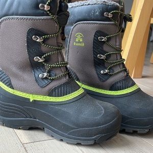 Boys Kamik Snow boot size 3